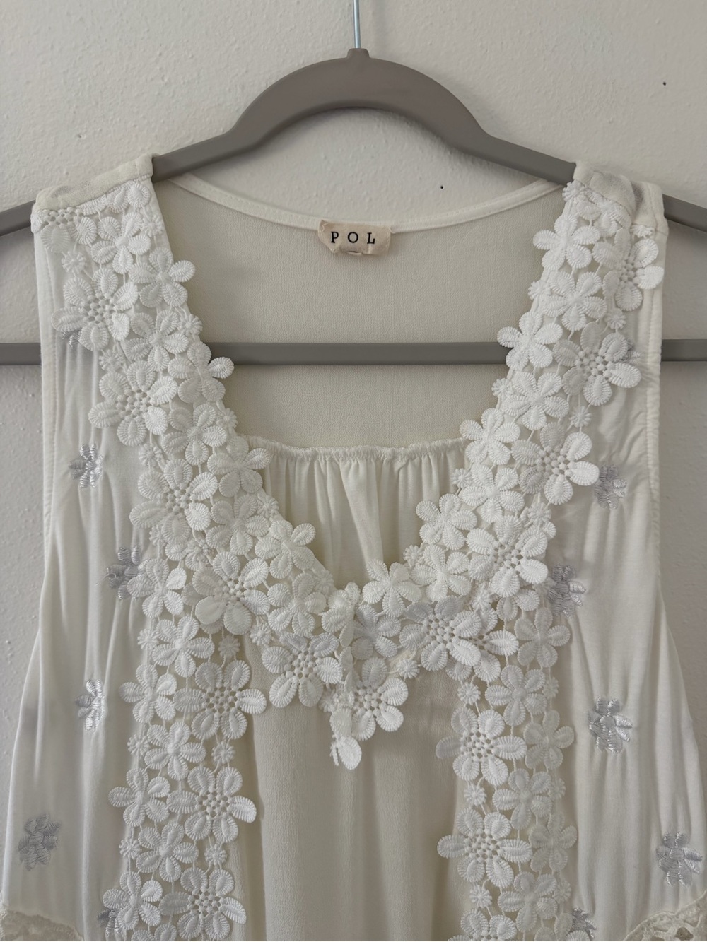 POL Sweet Lovely One Floral Embroidery Flowy Boho Chic Neutral Tank size medium - Picture 5 of 11